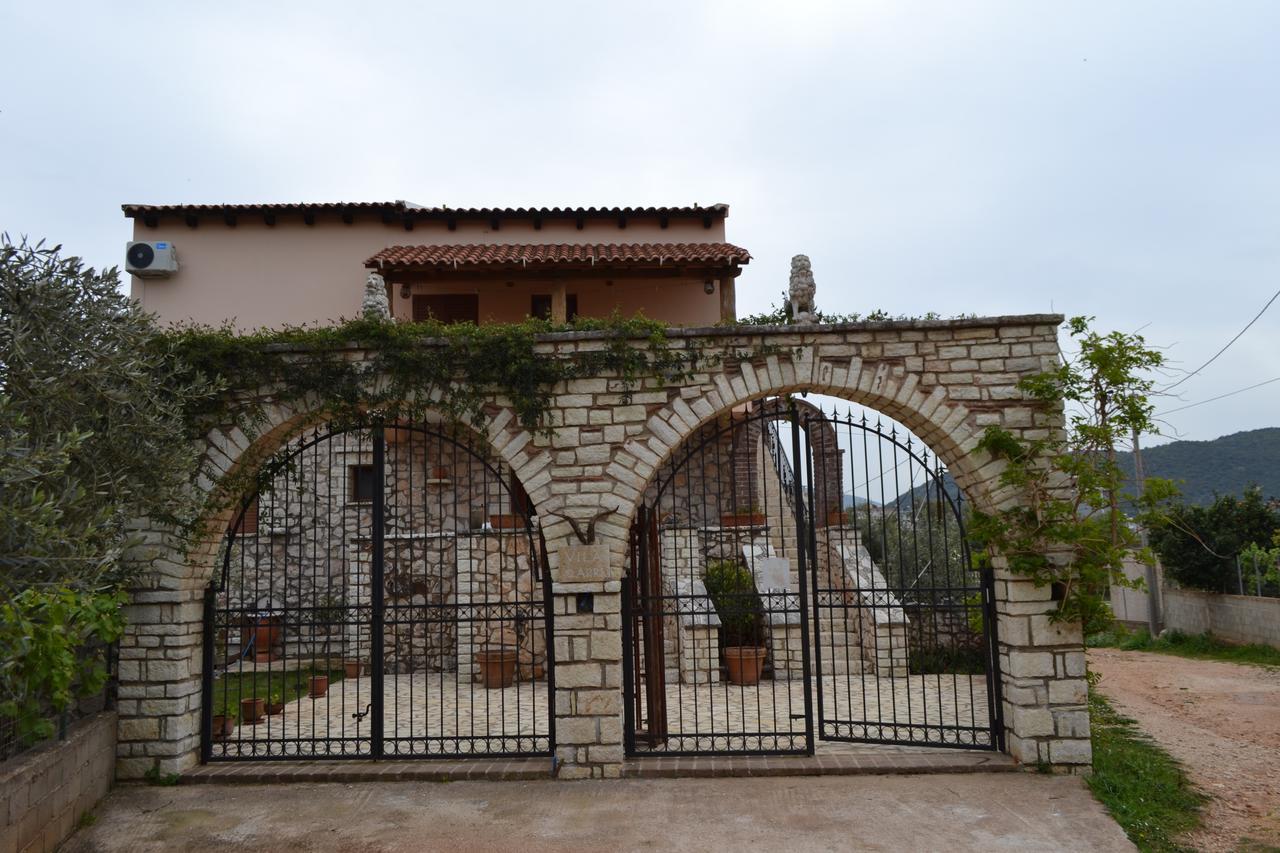 Villa Qarri クサミル エクステリア 写真